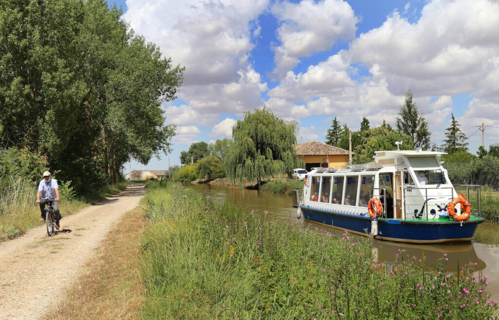 Canal de Castilla båttrafik.