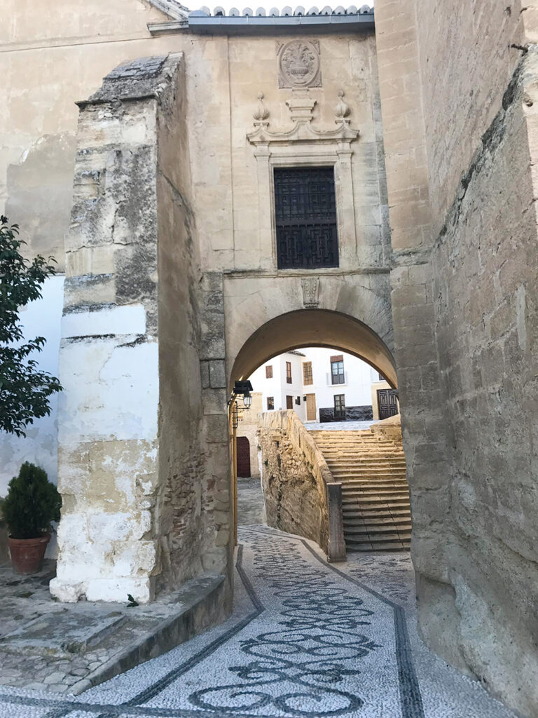 Valv och stenläggningar i Alhama de Granada.