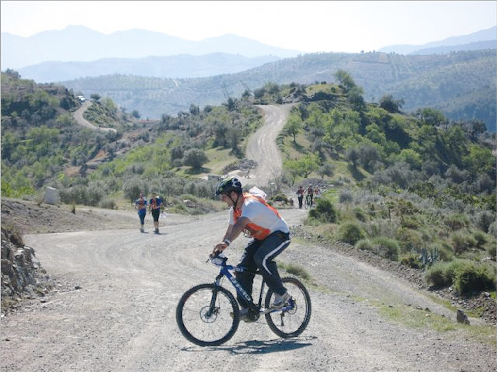 Cyklist och vandrare i Sierra de las Nieves.