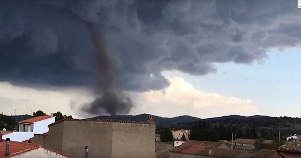 Supercell-tornado.