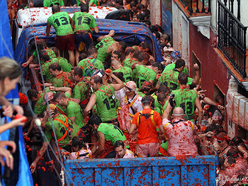 Lastbil med tomater på La Tomatina.