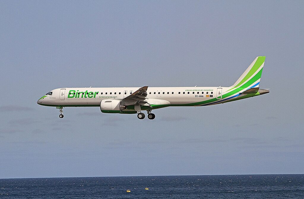 Binter EC-NHA Embraer 195-E2 flygplan.