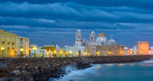 Cádiz en vacker hamnstad i Andalusien.