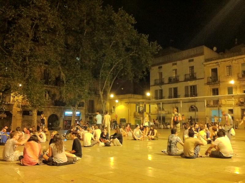 Botellón på Plaza Villa de Gracia, Barcelona.