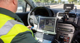 Guardia Civil kontrollerar hastigheten.