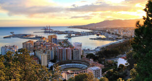 Málaga vid solnedgången.