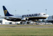 Flygplan från flygbolaget Ryanair. På flygplatsen i Prag.