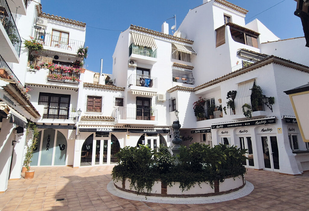 Pueblo Blanco, torg.