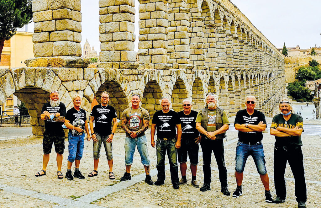 Ett gäng svenska motorcyklister i Segovia.