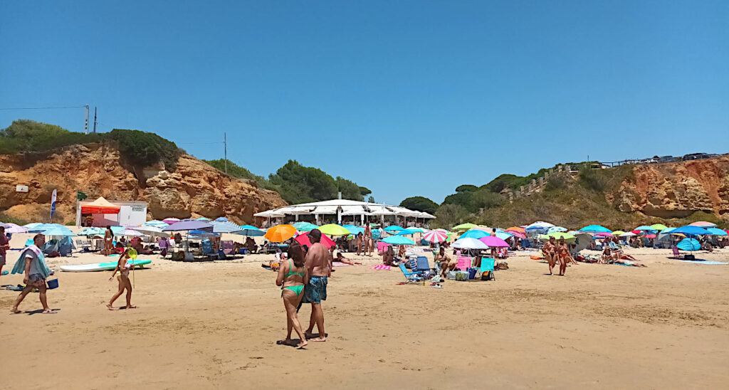 Stranden i La Cala del Aceite, Conil de la Frontera, Spanien.