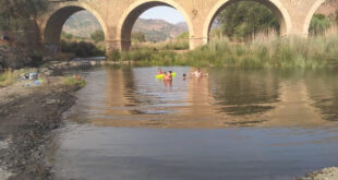 Badplatsen Poza del Río Guadalfeo i Órgiva, Spanien.