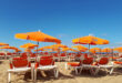 Solsängar och parasoller på Gran Canaria, Spanien.