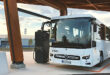 Mercedes-Benz eIntouro laddas under sommartesten i Andalusien.