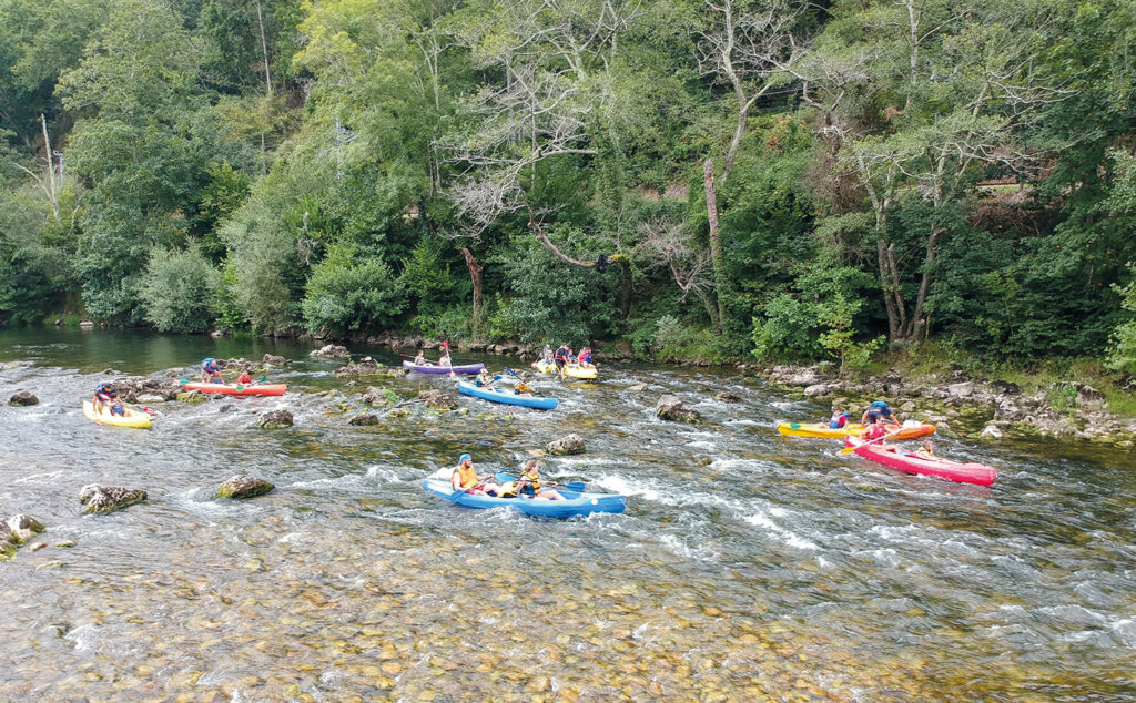 Forsränning med kanoter i Asturien.