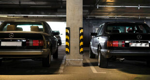 Garageplatser i parkeringsgarage.