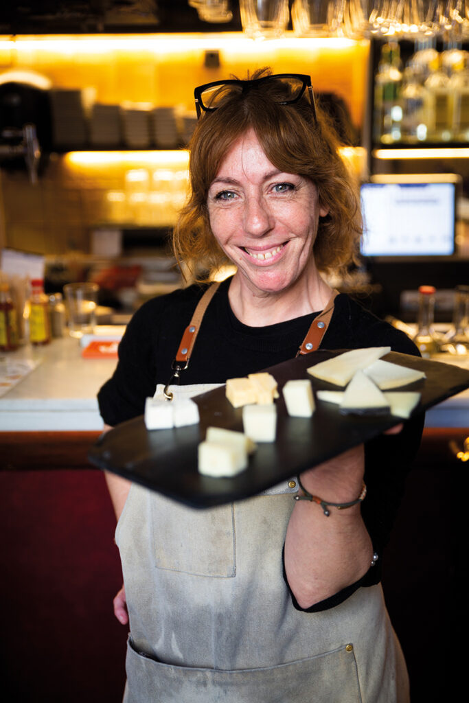 Ostar på en bricka.