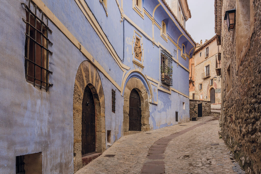 En smal gata i Albarracín.
