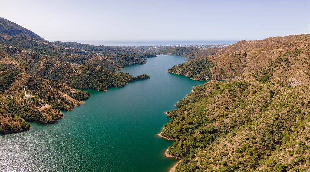 La Concepción-reservoaren, Embalse de La Concepción. En viktig vattenreservoar  i södra Spanien.