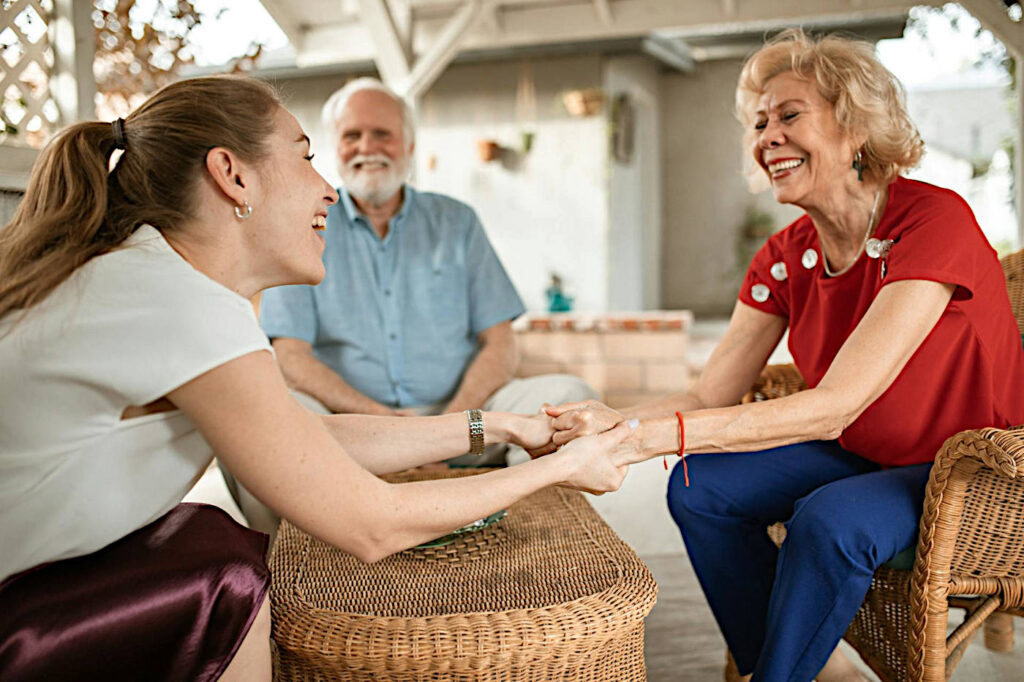 Kvinna som bor äldre släktingar, detta kan ge skatteavdrag i Spanien.