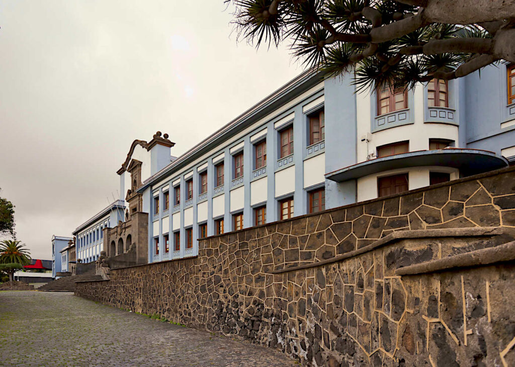 Elevservicebyggnaden på universitetet La Laguna på Teneriffa, Spanien.