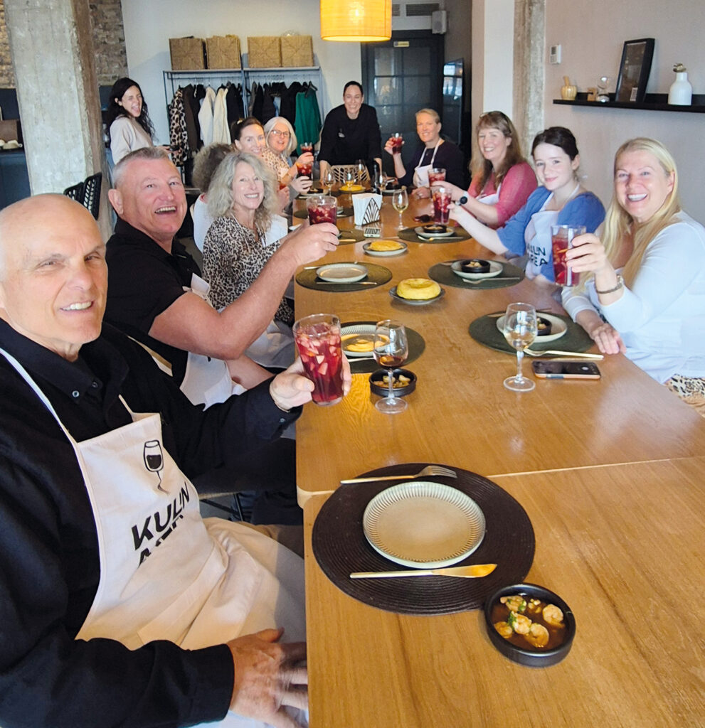 Maten äts upp på Kulinarea i Málaga.