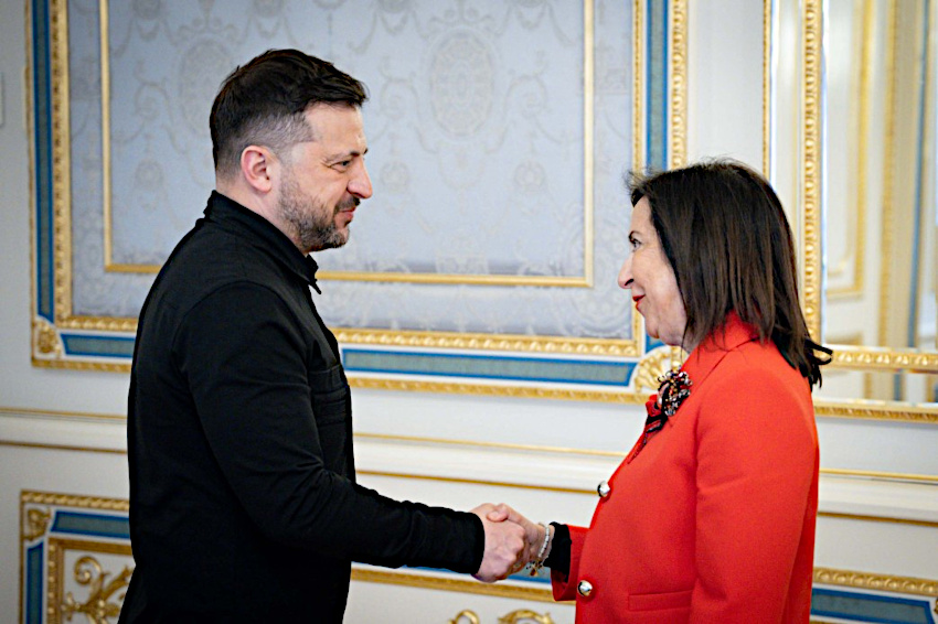 Volodymyr Zelenskyj och Margarita Robles i Ukraina.