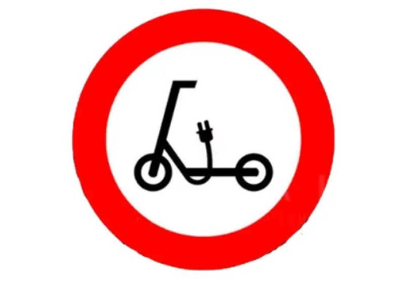 Trafikskylt R 118, skoterförbudsskylten.