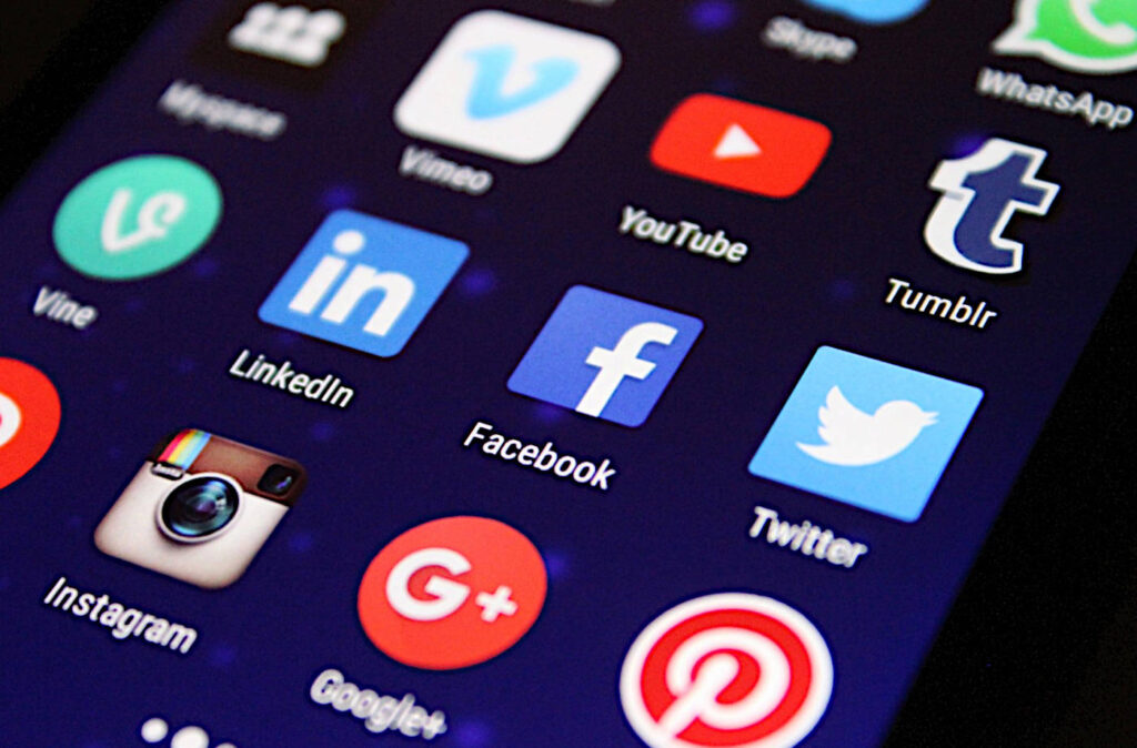 Sociala media.