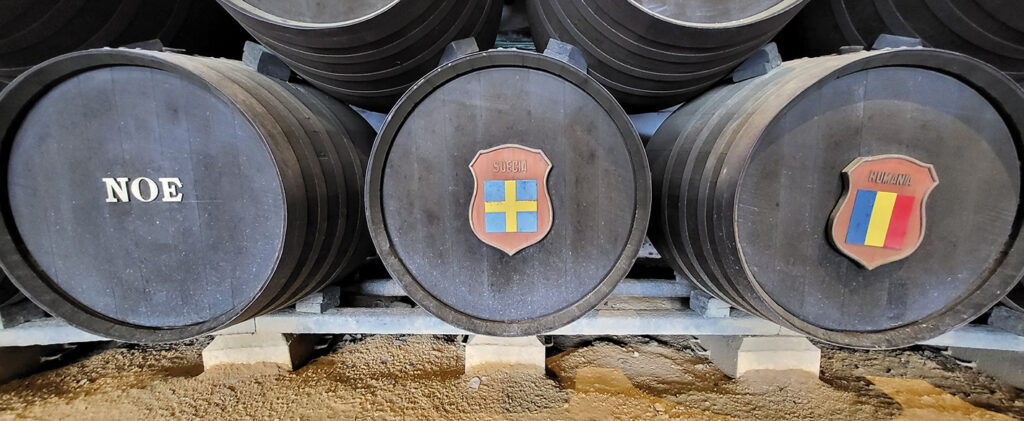 Tunnor märkta med flaggor.