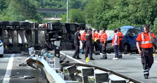Fem poliser döda i trafikolycka den 3 juni 2026.